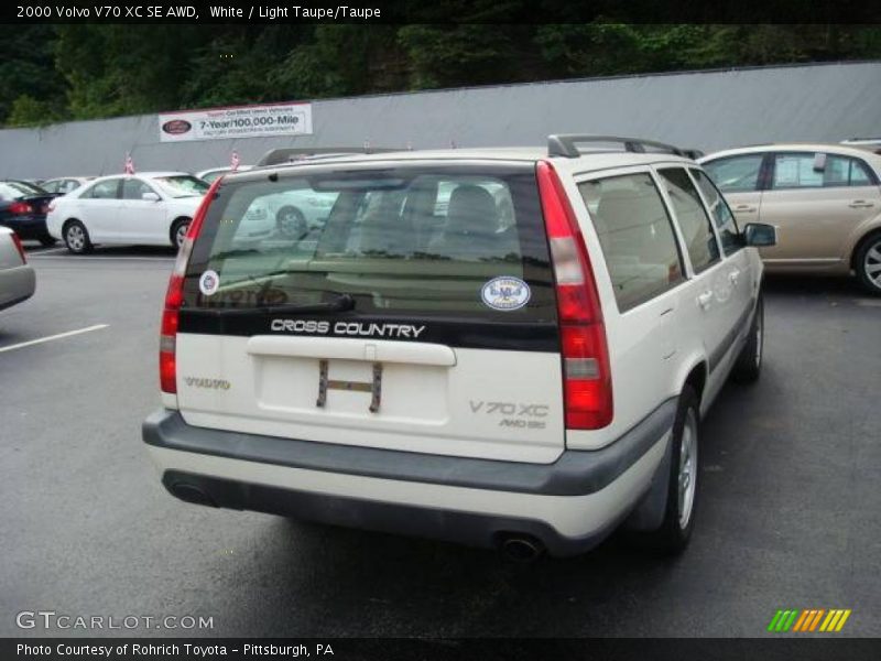 White / Light Taupe/Taupe 2000 Volvo V70 XC SE AWD
