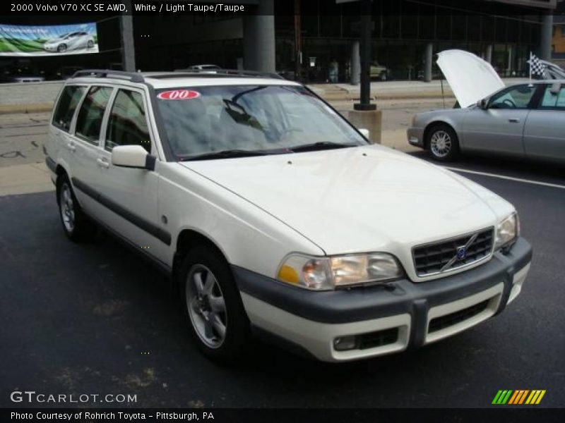 White / Light Taupe/Taupe 2000 Volvo V70 XC SE AWD