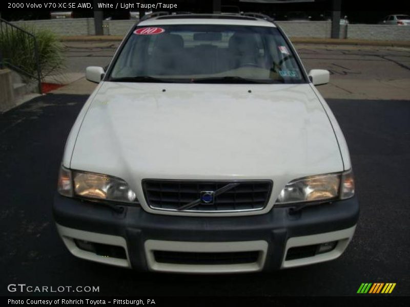 White / Light Taupe/Taupe 2000 Volvo V70 XC SE AWD