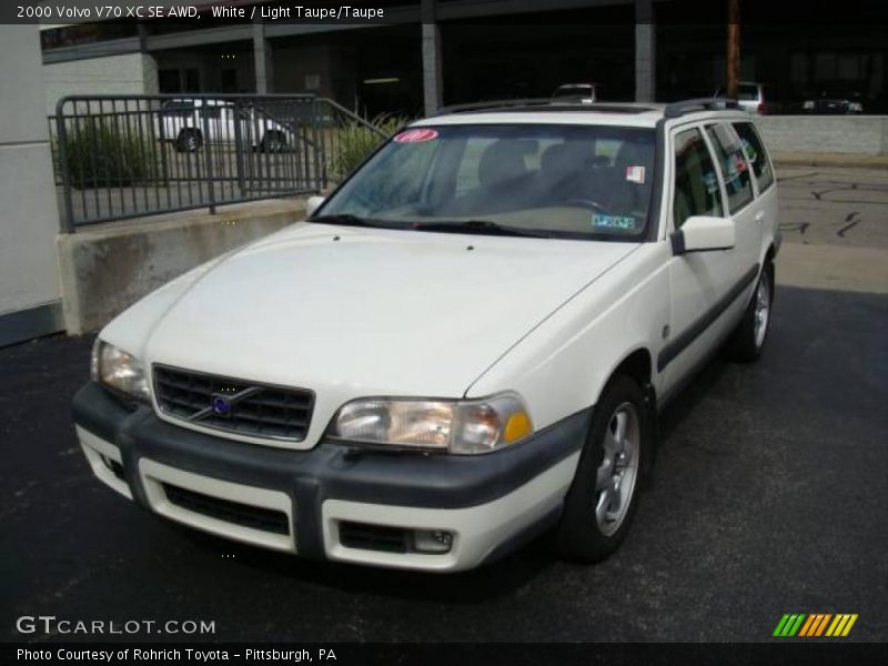White / Light Taupe/Taupe 2000 Volvo V70 XC SE AWD