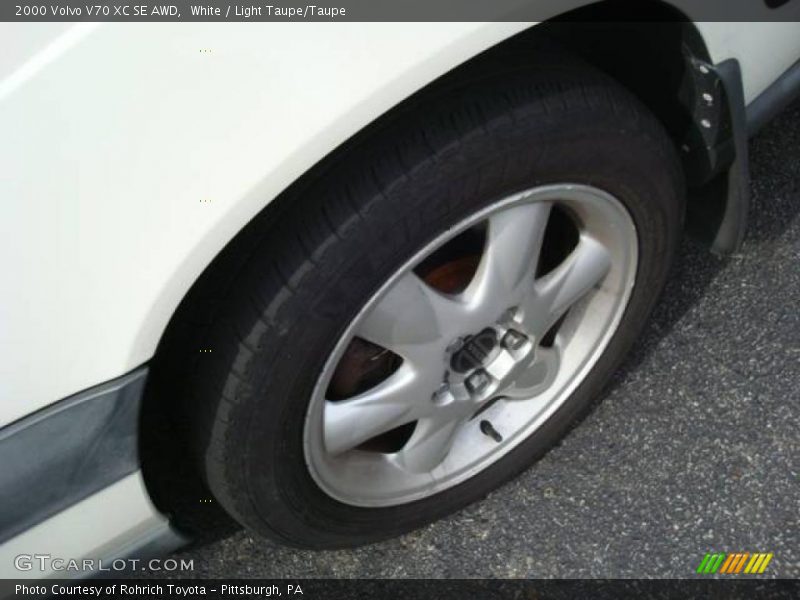 White / Light Taupe/Taupe 2000 Volvo V70 XC SE AWD