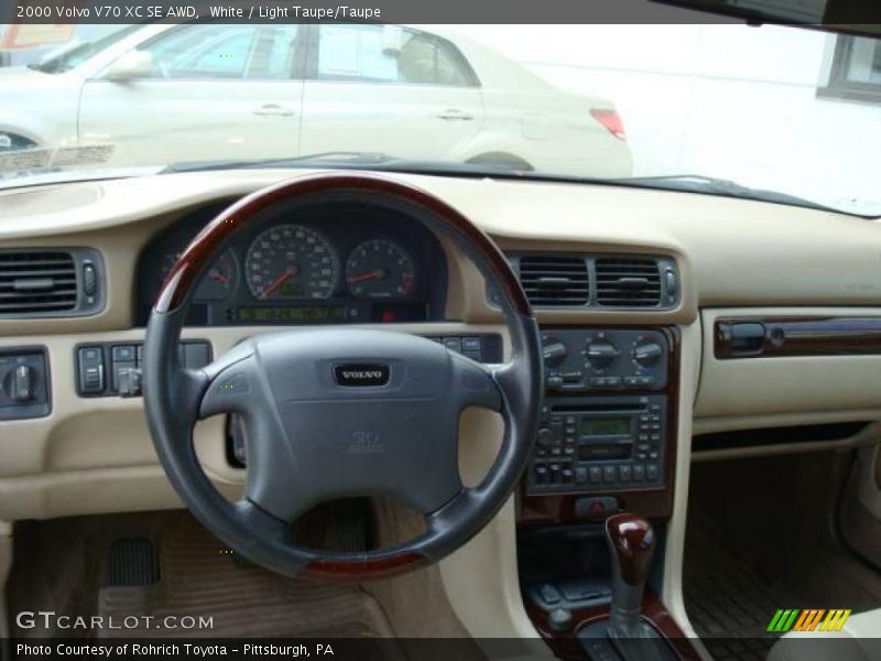 White / Light Taupe/Taupe 2000 Volvo V70 XC SE AWD