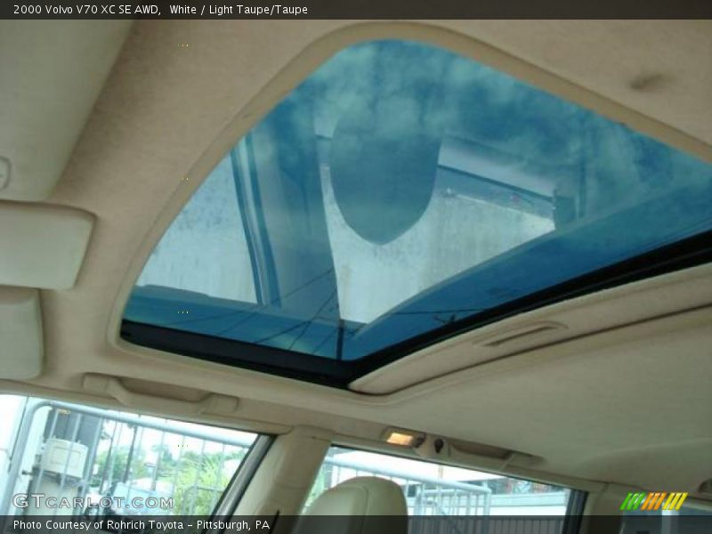 White / Light Taupe/Taupe 2000 Volvo V70 XC SE AWD