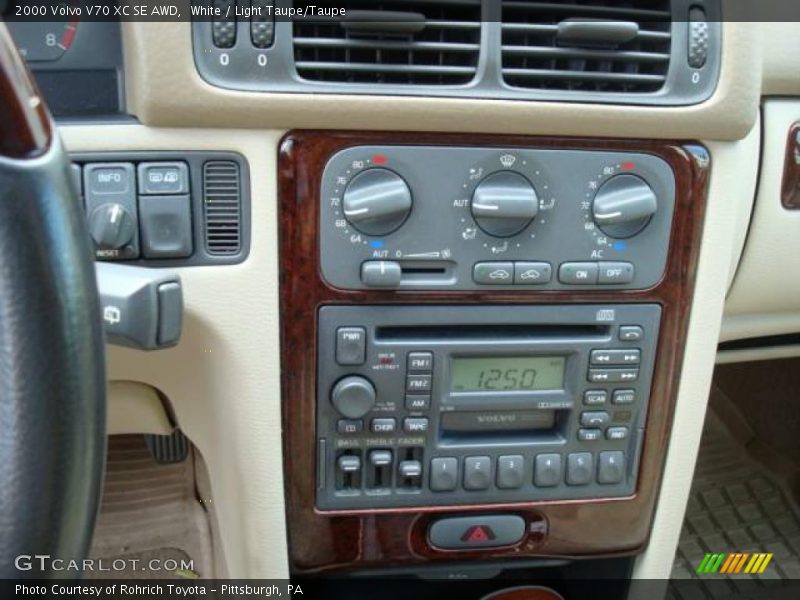 White / Light Taupe/Taupe 2000 Volvo V70 XC SE AWD