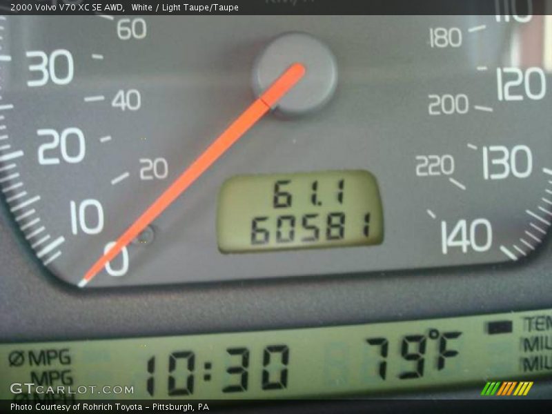 White / Light Taupe/Taupe 2000 Volvo V70 XC SE AWD