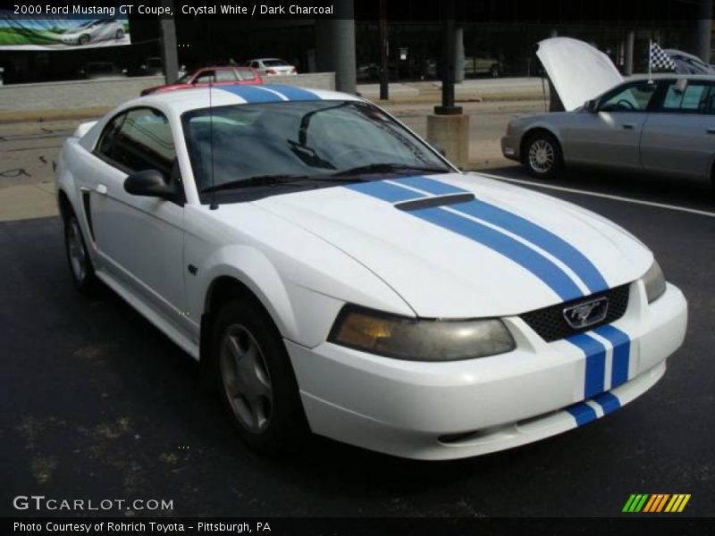 Crystal White / Dark Charcoal 2000 Ford Mustang GT Coupe
