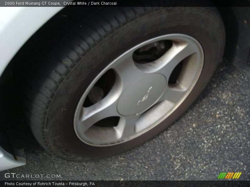 Crystal White / Dark Charcoal 2000 Ford Mustang GT Coupe