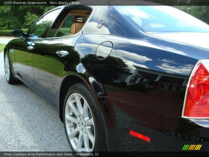 Nero (Black) / Beige 2005 Maserati Quattroporte