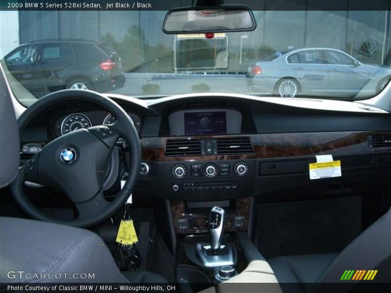 Jet Black / Black 2009 BMW 5 Series 528xi Sedan