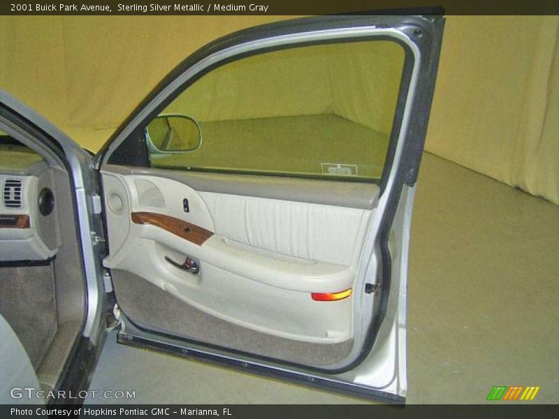 Sterling Silver Metallic / Medium Gray 2001 Buick Park Avenue