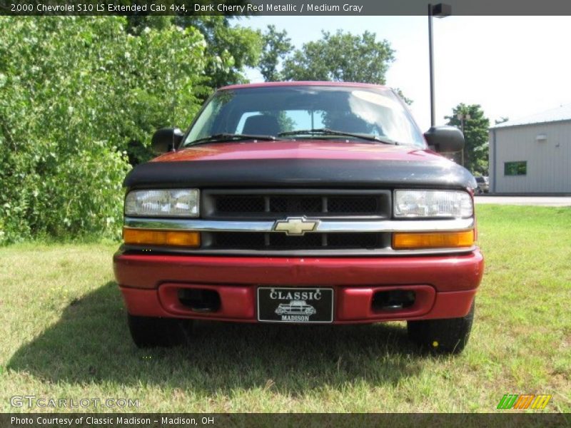 Dark Cherry Red Metallic / Medium Gray 2000 Chevrolet S10 LS Extended Cab 4x4