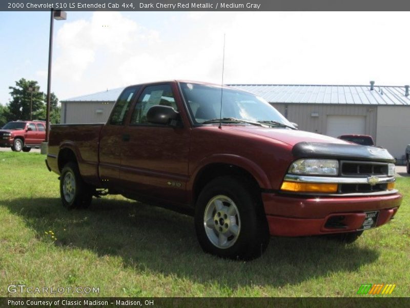 Dark Cherry Red Metallic / Medium Gray 2000 Chevrolet S10 LS Extended Cab 4x4