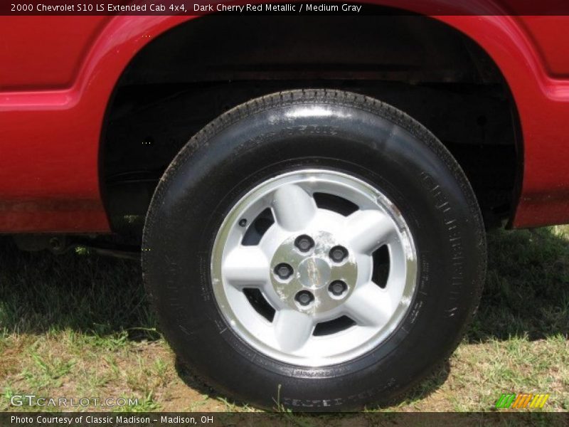 Dark Cherry Red Metallic / Medium Gray 2000 Chevrolet S10 LS Extended Cab 4x4