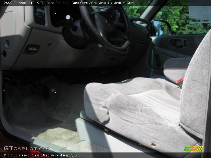 Dark Cherry Red Metallic / Medium Gray 2000 Chevrolet S10 LS Extended Cab 4x4