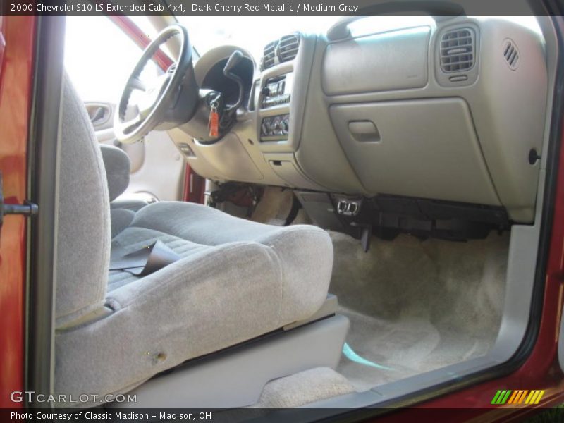 Dark Cherry Red Metallic / Medium Gray 2000 Chevrolet S10 LS Extended Cab 4x4