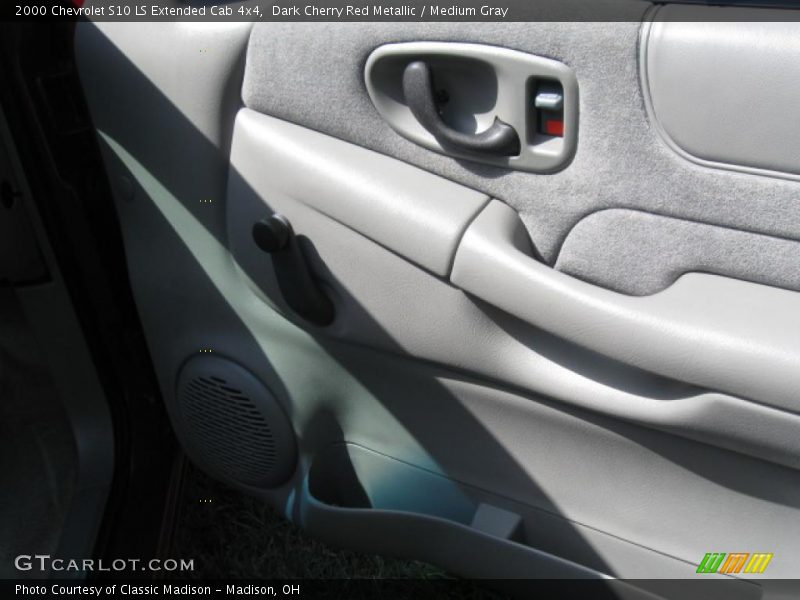 Dark Cherry Red Metallic / Medium Gray 2000 Chevrolet S10 LS Extended Cab 4x4