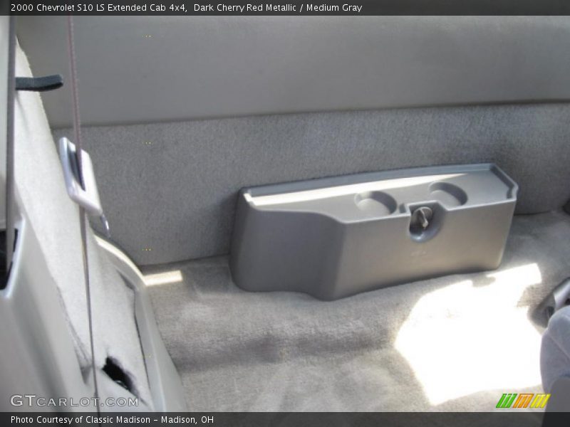 Dark Cherry Red Metallic / Medium Gray 2000 Chevrolet S10 LS Extended Cab 4x4