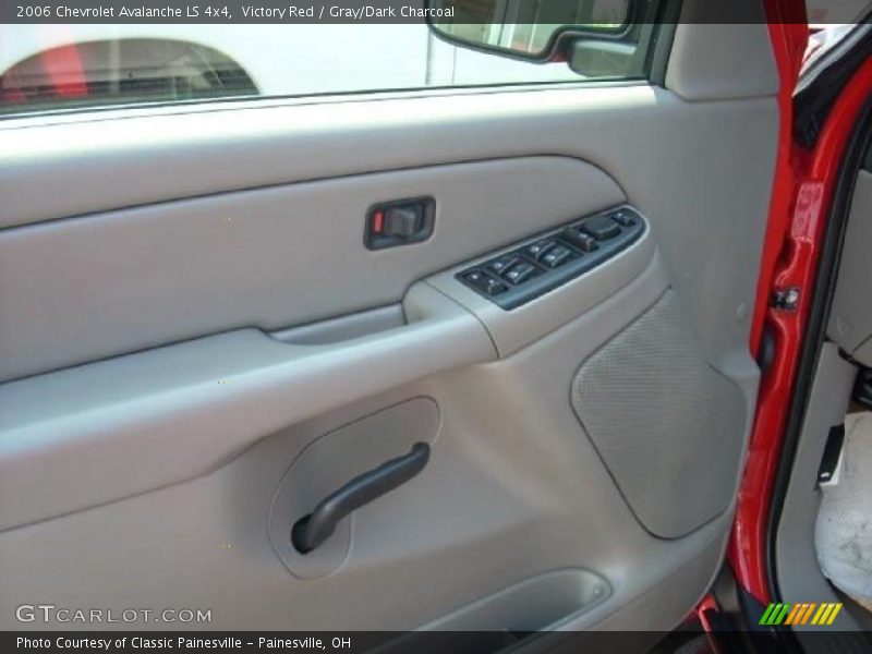 Victory Red / Gray/Dark Charcoal 2006 Chevrolet Avalanche LS 4x4