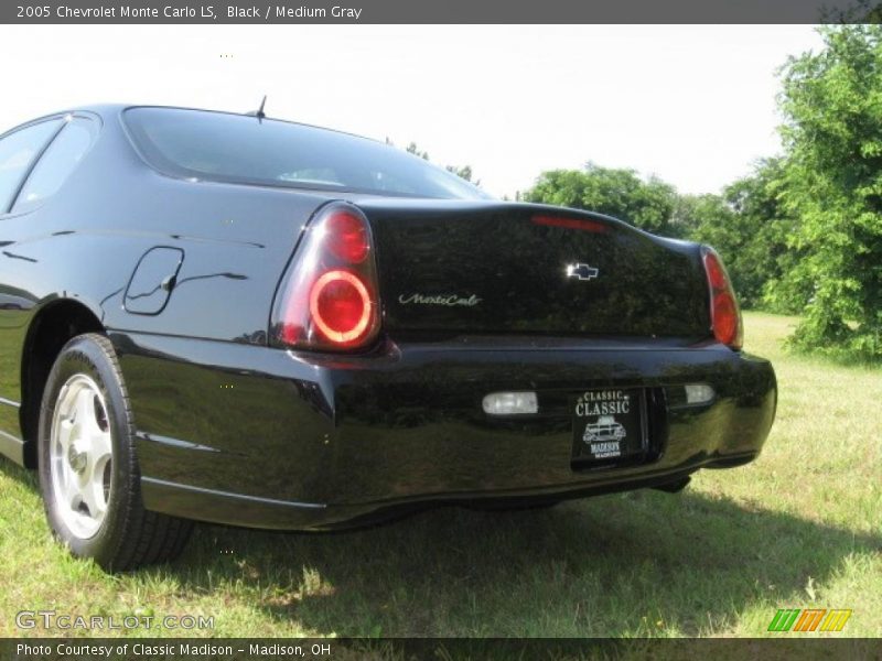 Black / Medium Gray 2005 Chevrolet Monte Carlo LS