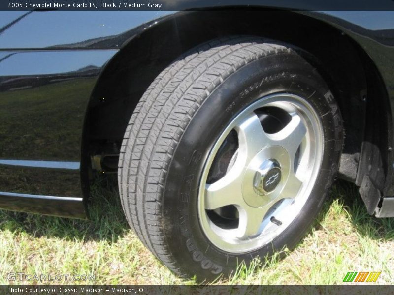 Black / Medium Gray 2005 Chevrolet Monte Carlo LS