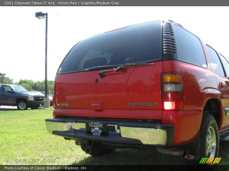 Victory Red / Graphite/Medium Gray 2001 Chevrolet Tahoe LT 4x4