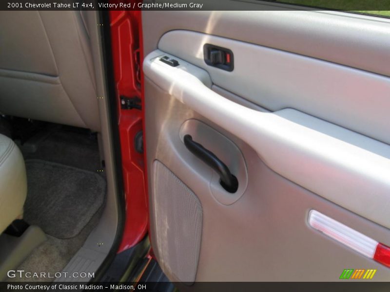 Victory Red / Graphite/Medium Gray 2001 Chevrolet Tahoe LT 4x4