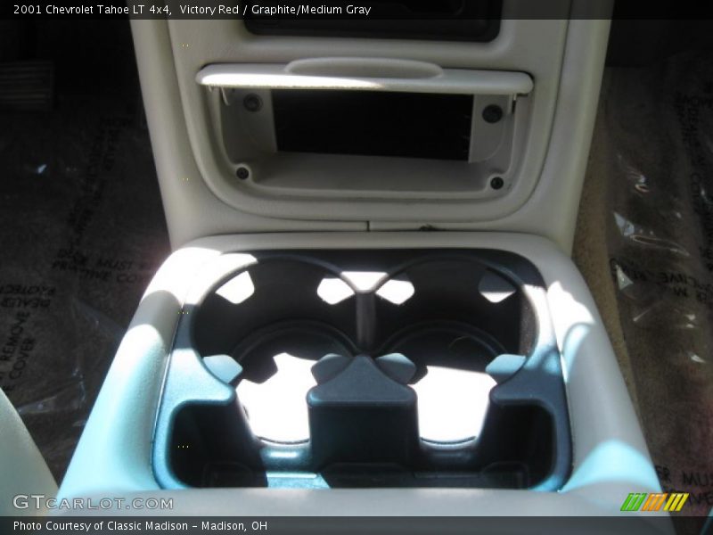 Victory Red / Graphite/Medium Gray 2001 Chevrolet Tahoe LT 4x4