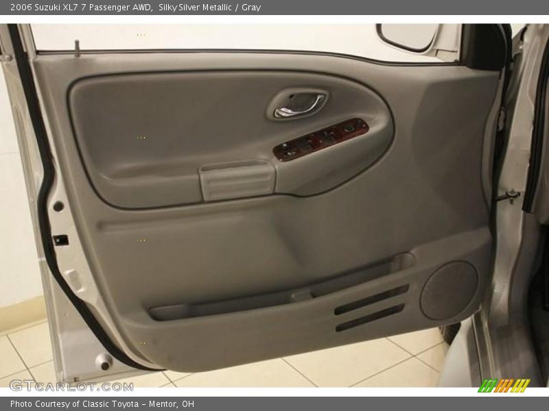 Silky Silver Metallic / Gray 2006 Suzuki XL7 7 Passenger AWD