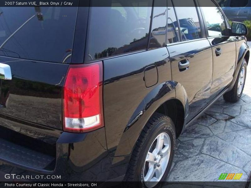 Black Onyx / Gray 2007 Saturn VUE