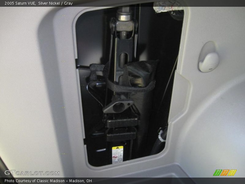 Silver Nickel / Gray 2005 Saturn VUE