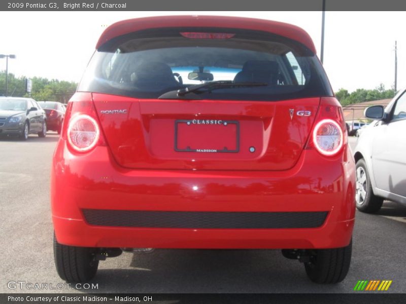Bright Red / Charcoal 2009 Pontiac G3