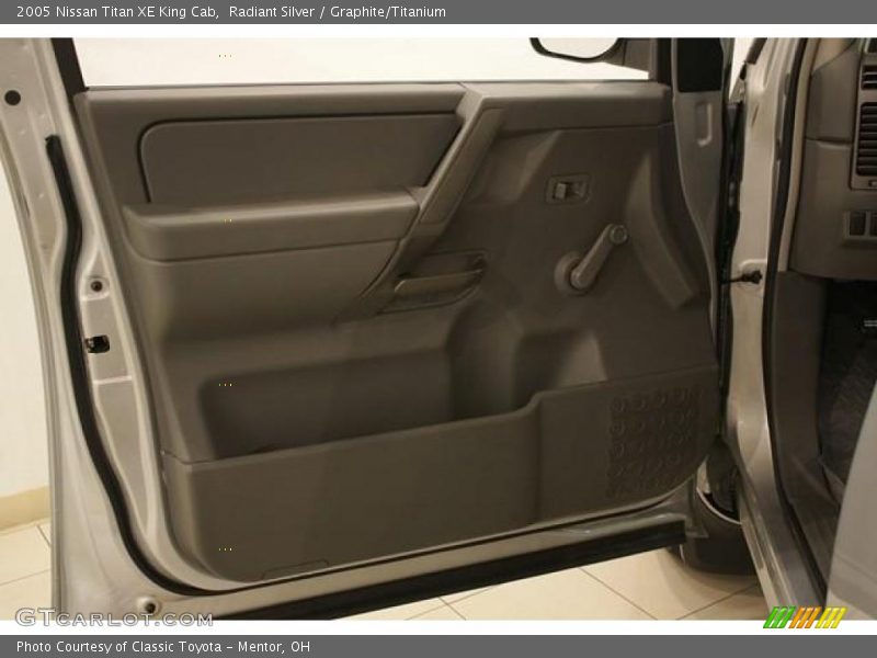 Radiant Silver / Graphite/Titanium 2005 Nissan Titan XE King Cab