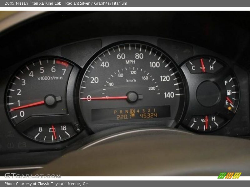 Radiant Silver / Graphite/Titanium 2005 Nissan Titan XE King Cab