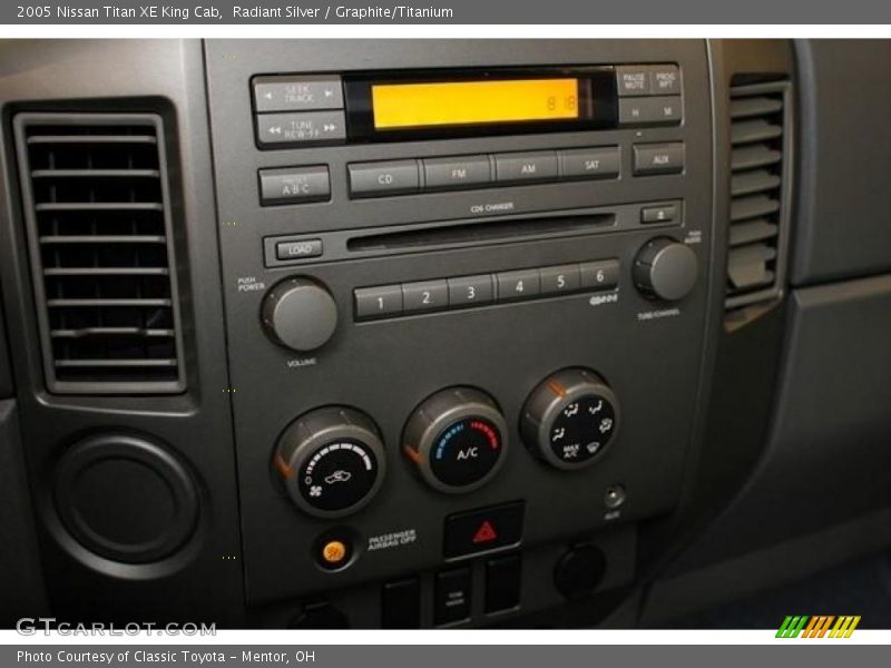 Radiant Silver / Graphite/Titanium 2005 Nissan Titan XE King Cab