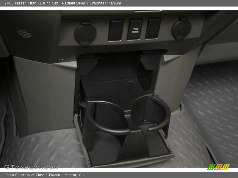 Radiant Silver / Graphite/Titanium 2005 Nissan Titan XE King Cab