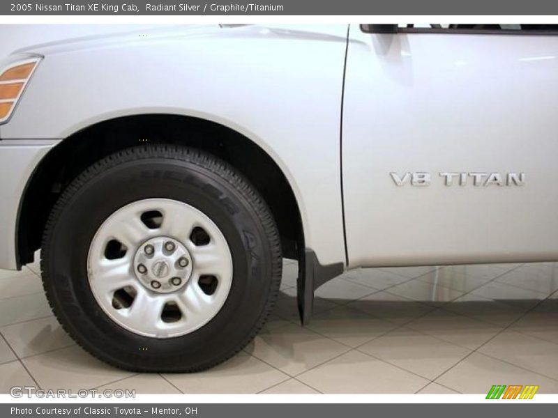 Radiant Silver / Graphite/Titanium 2005 Nissan Titan XE King Cab