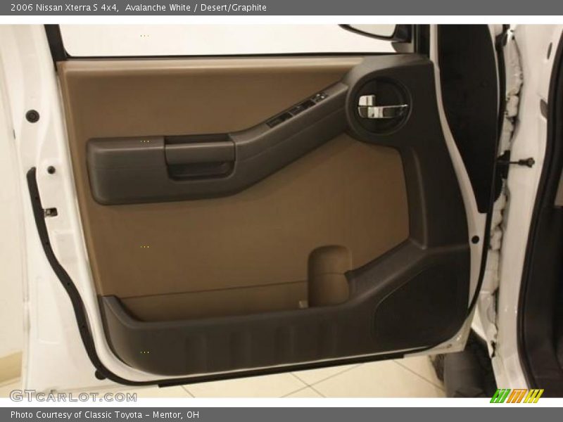 Avalanche White / Desert/Graphite 2006 Nissan Xterra S 4x4