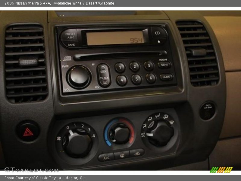 Avalanche White / Desert/Graphite 2006 Nissan Xterra S 4x4