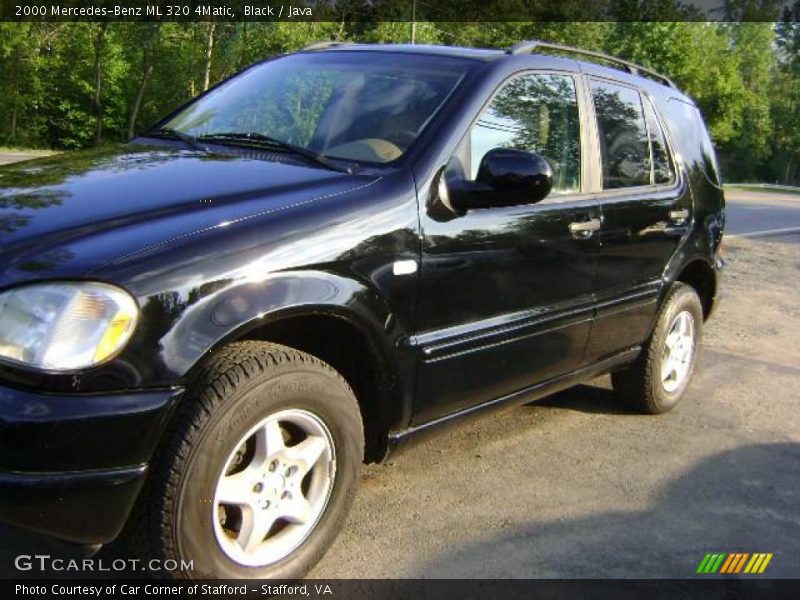 Black / Java 2000 Mercedes-Benz ML 320 4Matic