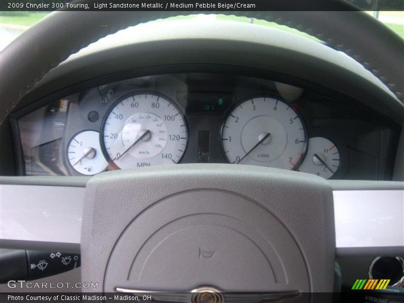 Light Sandstone Metallic / Medium Pebble Beige/Cream 2009 Chrysler 300 Touring