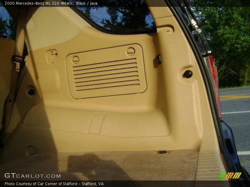 Black / Java 2000 Mercedes-Benz ML 320 4Matic