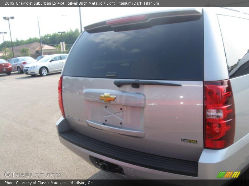 Silver Birch Metallic / Light Titanium/Dark Titanium 2009 Chevrolet Suburban LS 4x4