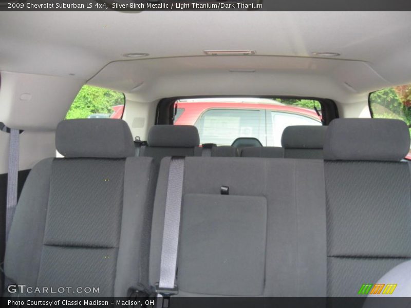 Silver Birch Metallic / Light Titanium/Dark Titanium 2009 Chevrolet Suburban LS 4x4
