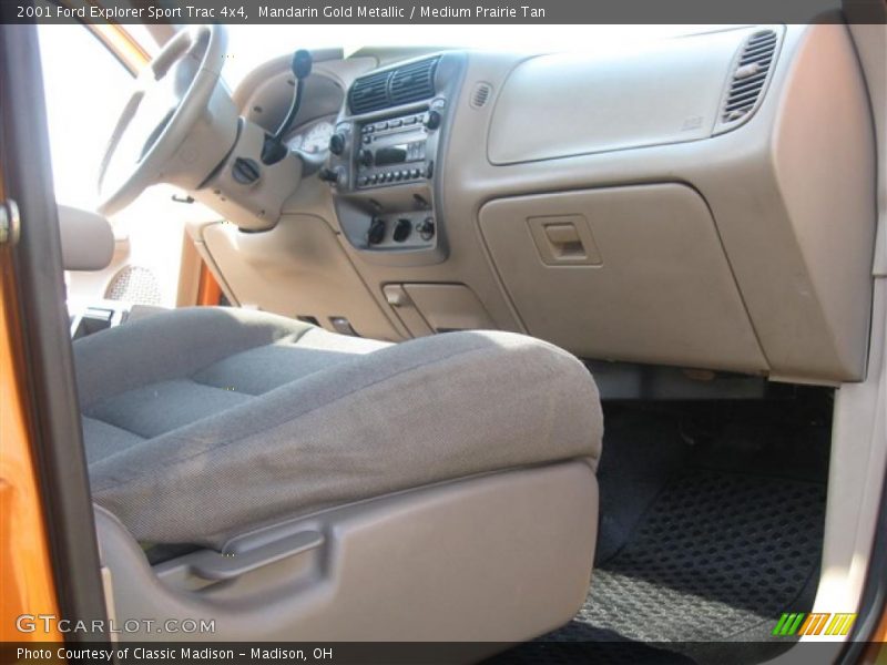 Mandarin Gold Metallic / Medium Prairie Tan 2001 Ford Explorer Sport Trac 4x4