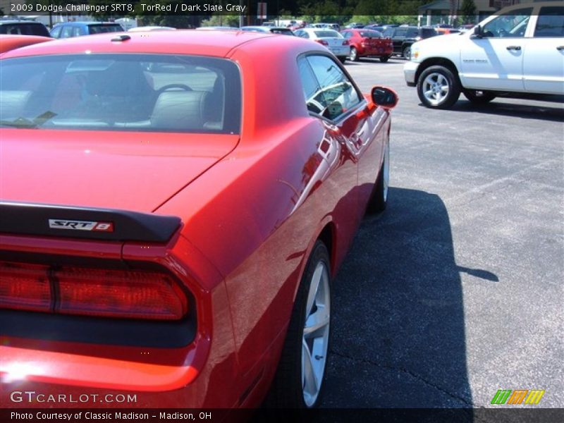 TorRed / Dark Slate Gray 2009 Dodge Challenger SRT8