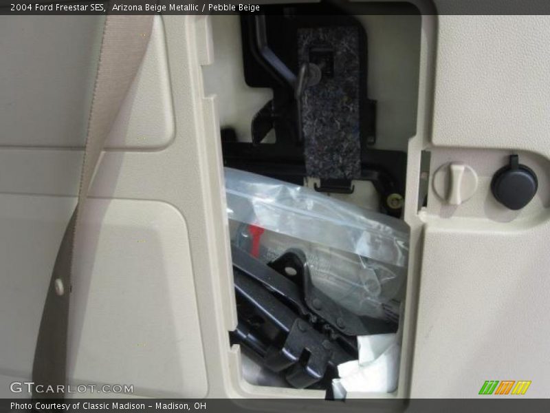 Arizona Beige Metallic / Pebble Beige 2004 Ford Freestar SES