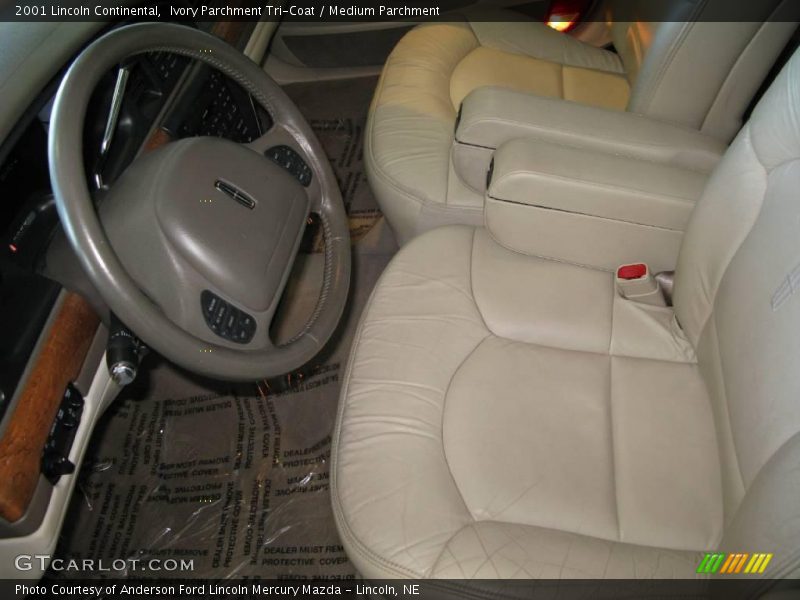 Ivory Parchment Tri-Coat / Medium Parchment 2001 Lincoln Continental
