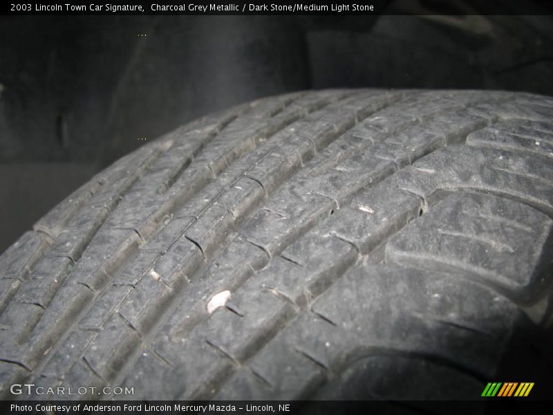 Charcoal Grey Metallic / Dark Stone/Medium Light Stone 2003 Lincoln Town Car Signature
