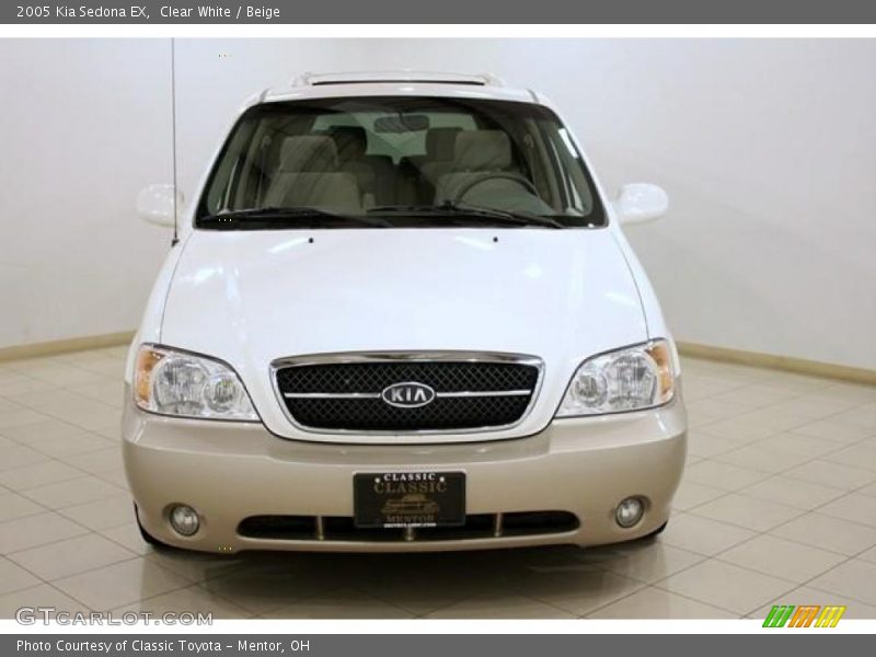 Clear White / Beige 2005 Kia Sedona EX