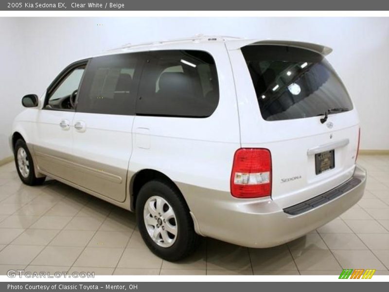Clear White / Beige 2005 Kia Sedona EX